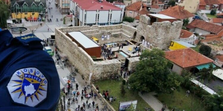 Policia konfiskon një armë me 30 fishekë në Vushtrri