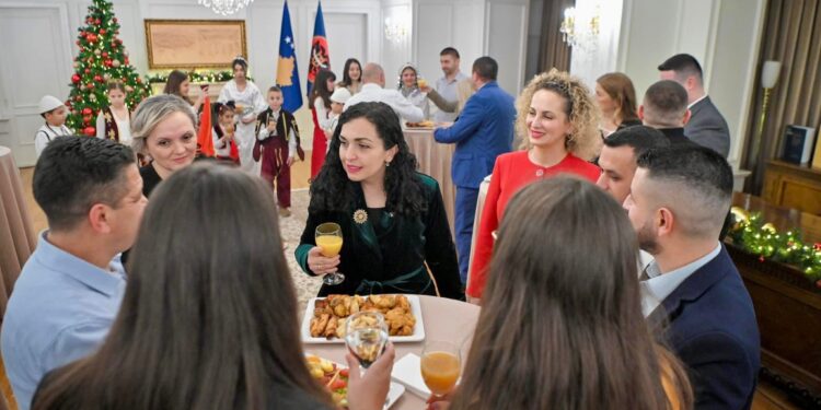 Osmani për fundvit i pret një grup fëmijësh nga të gjitha komunitetet: Kosova i përket të gjithë qytetarëve të saj