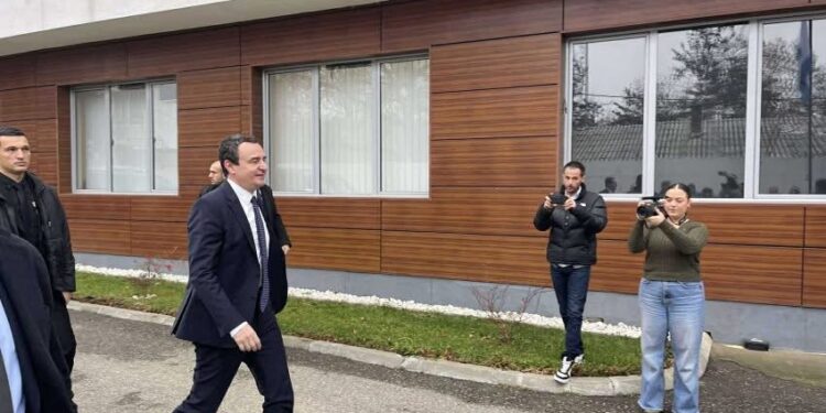 Lansohet projekti i hallkave për mbikëqyrje elektronike, Kurti viziton policinë
