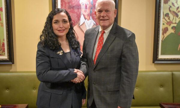 Osmani në Washington takohet me kongresistin republikan: Konfirmoi përkushtimin për bashkëpunim në dobi të paqes dhe sigurisë