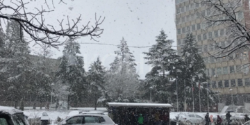 Borë sot në Kosovë, reshjet pritet të ndalen pasdite
