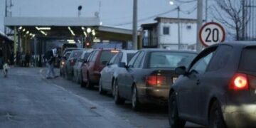 Lehtësohet gjendja në pikëkalimet kufitare, pritja në kolonë deri në gjysmë ore
