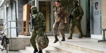 KFOR realizon stërvitje në Pejë, simulohet një ndërhyrje e Forcave të Reagimit të Shpejt për një operacion evakuimi