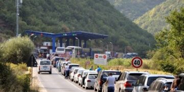 40 minuta po zgjasin pritjet për të hyrë në Kosovë nëpërmjet Dheut të Bardhë