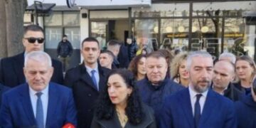 Krah Sveçlës e drejtorit të Policisë: Publikohen pamje nga vizita e Osmanit në veri në ditën e fundit të vitit