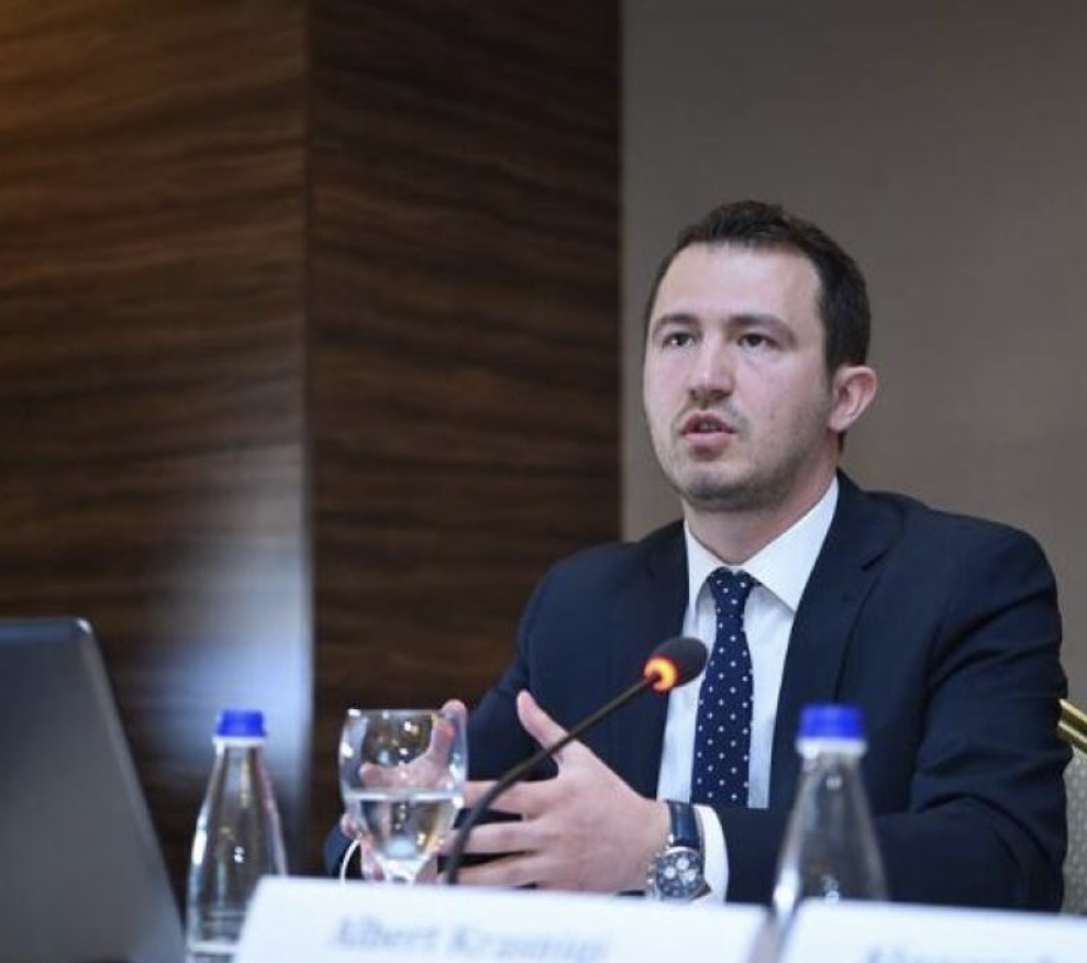Krasniqi: Kurti dikur “ëndërronte” të paraqitej në prokurori kundër Thaçit dhe Veselit, tani refuzon intervistimin