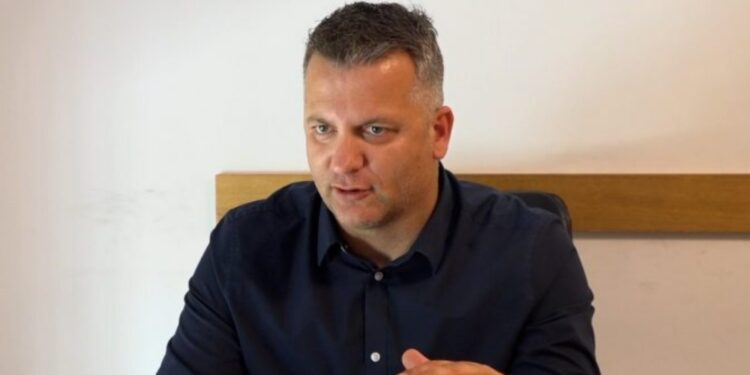 Muhaxheri ironozon me deklaratat e Kurtit: Ekonomia, demokracia dhe siguria kanë dalë prej kontrollit