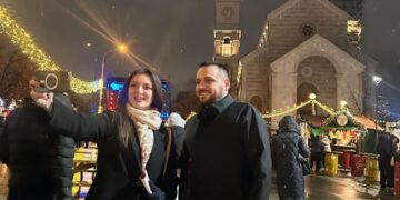 Jeta Statovci dhe Ministri Ejup Maqedonci në shesh, urojnë festat për qytetarët
