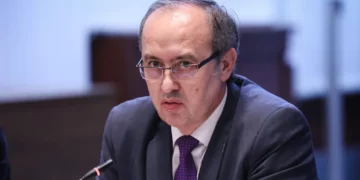 Reduktimet e energjisë, Hoti drejtuar Qeverisë: Propagandues dhe të paaftë