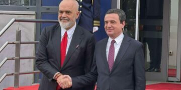 Pas seancës me thumba e mesazheve me letra, Kurti e pret Ramën në zyrë