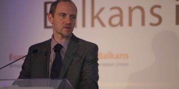 Politologu: Kallas ka qasje më vendimtare sa i përket Kosovës e dialogut