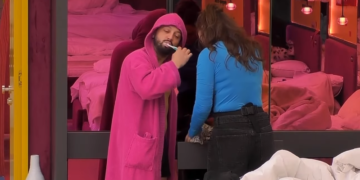 Gjesti dhuron show, pas përplasjes i shkon pas dhe e nguc Drenushën (VIDEO)