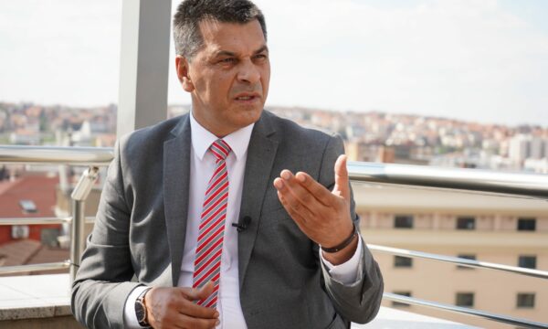 Seanca e natës, Kryeziu tallet me VV-në: Të krijohet përshtypja e një ndeshjeje futbolli ku luanë vetëm një ekip