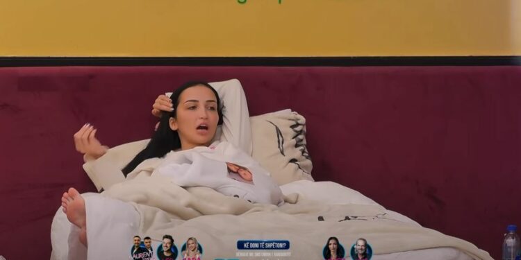 “Është mësuar me bë treshe”, deklarata e Rovenës nervozon Xhenetën: Ndale gojën