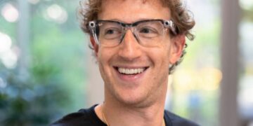 Zuckerberg paralajmëron se do pushojë nga puna 5% të stafit