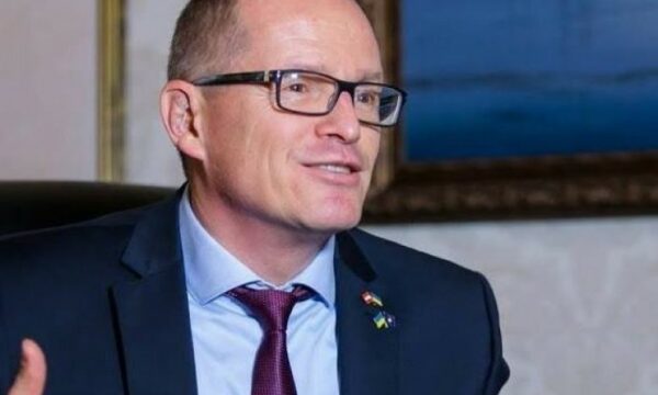 Fehlinger: Kosova dhe Shqipëria po përparojnë si kombet perëndimore