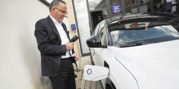 Bedri Hamza: S’do të ketë tarifa doganore për veturat elektrike, do u japim subvencione atyre që instalojnë stacione të mbushjes