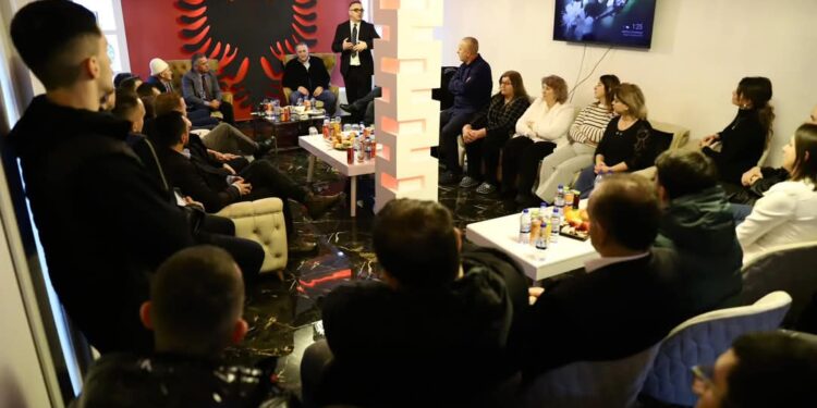 10-shi i AAK-së, Besnik Tahiri takon banorë të Kolovicë: Me AAK-në Prishtina e fitoi statusin e kryeqytetit
