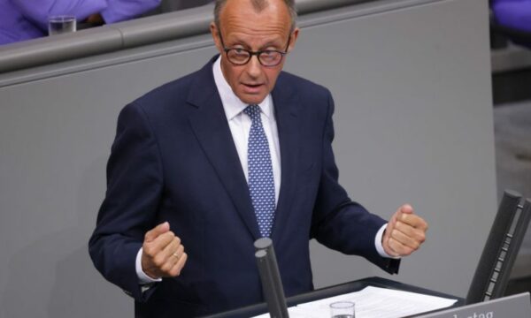 Mocioni i CDU/CSU për azilin miratohet në Bundestag, u përkrah edhe nga AfD