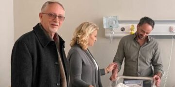 Shkurte Fejza bëhet gjyshe