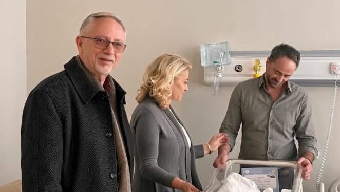 Shkurte Fejza bëhet gjyshe