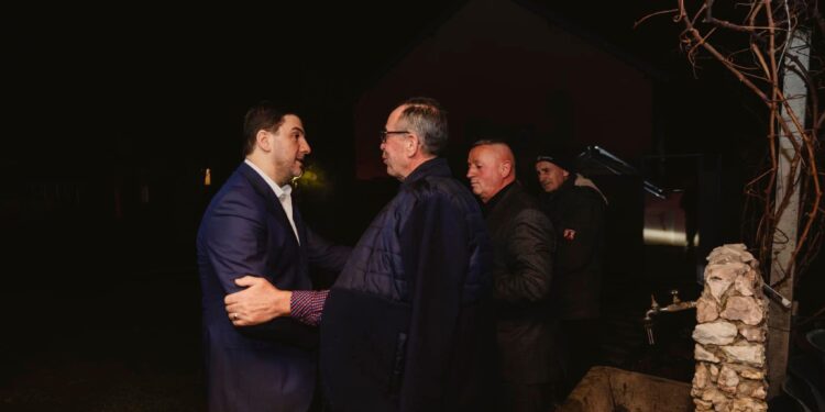 Memli Krasniqi viziton familjen e luftëtarit të Ushtrisë Çlirimtare të Kosovës, Ramë Bibaj, i njohur si mixha Ramë
