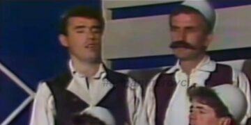 Moment emocionues: Shfaqet një video duke kënduar Hamëz Jashari bashk me Ilir Shaqirin para çlirimit