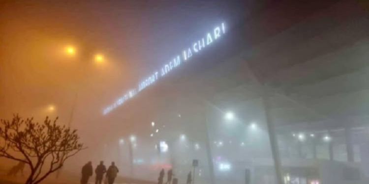 Rreth 50 fluturime të anuluara për shkak të mjegullës për dy ditë në Aeroportin e Prishtinës