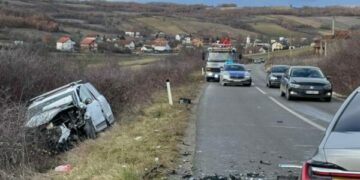 Dy të lënduar nga një aksident në Klinë, njëri nga ta po trajtohet në QKUK