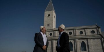 NYT për konvertimet në Kosovë: Një lëvizje drejt krishterimit trazon një tokë myslimane