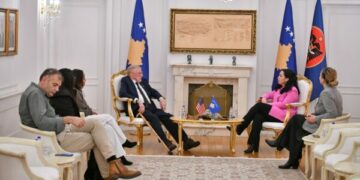 Presidentja Osmani pret në takim Ambasadorin William Walker