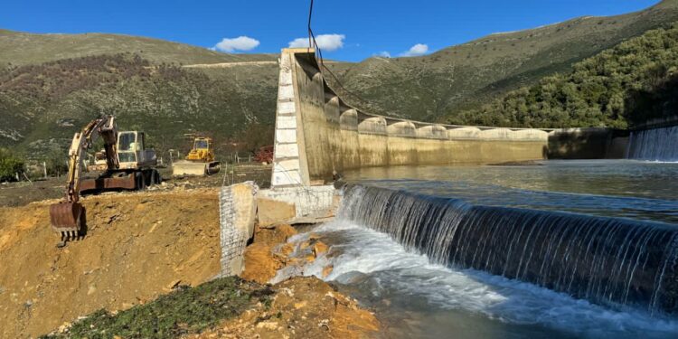 LAJMI I FUNDIT: Çahet diga e hidrocentralit, nis evakuimi i banorëve