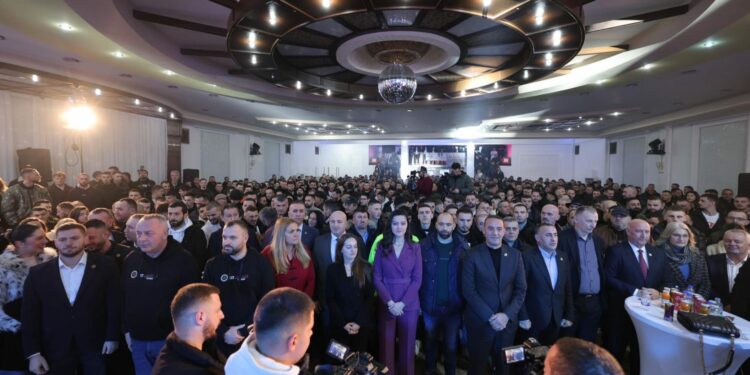 Daut Haradinaj sallës së mbushur me të rinj në Deçan: Jeni kampionë, çdo herë nga këtu ka filluar gjithçka
