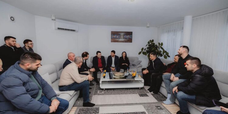 Votuesit e Vetëvendosjes i bashkohen PDK-së në Gjakovë, Krasniqi: Mbështetja për vizionin tonë po rritet çdo ditë