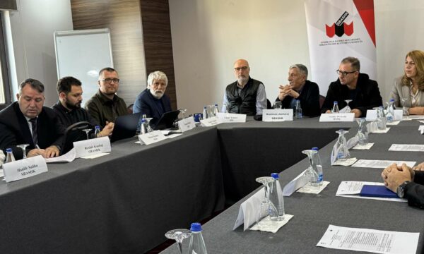 Tryeza e SBASHK: Qeveria Kurti ka qenë kundërshtare dhe gati arm’iqësore karshi mësimdhënësve dhe punonjësve të tjerë