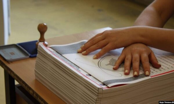 KQZ mbyll qendrat e votimit në përfaqësitë diplomatike në Ankara, Kanbera dhe Iowa, 75 votuesit e tyre do të votojnë me postë