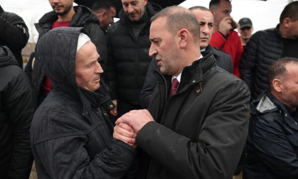Daut Haradinaj kujton betejën e Rogovës së Hasit: Ky rrugëtim i përgja’kshëm i trimave të UÇK-së mbetet gjithmonë në kujtesën tonë