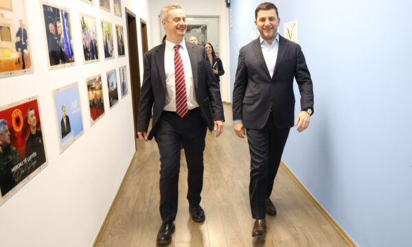 Takimi me Krasniqin, ambasadori britanik: Diskutuam për zgjedhjet dhe të ardhmen e dialogut