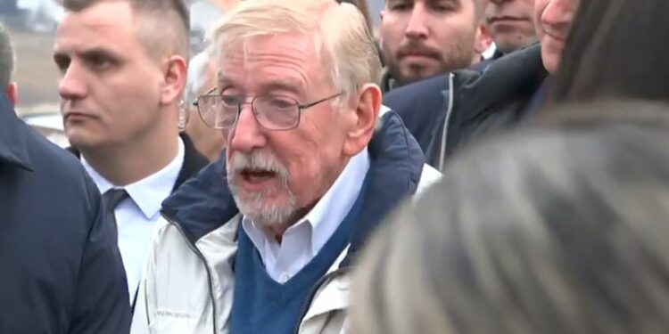 William Walker dëshmon për kri’met e luf’tës në Kosovë