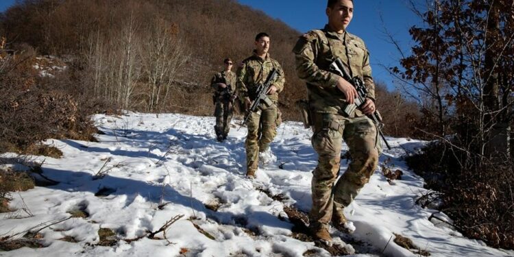 Ushtarët amerikanë kryejnë patrullime në veri për sigurinë e infrastrukturës kritike