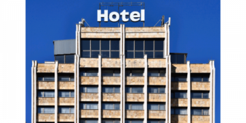 Brenda dhomës ku qëndroi Josip Broz Tito – sa kushton sot një dhomë në Hotel Grand Prishtina?