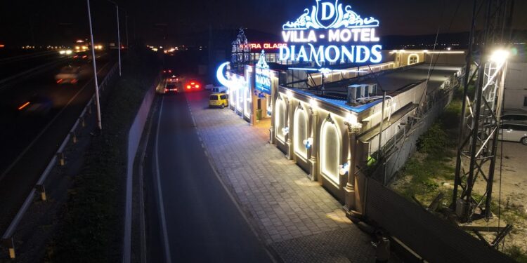 36-vjeçari e rrah të dashurën në ‘Villa Diamonds’, ajo arrin të ikë dhe e denoncon në Polici