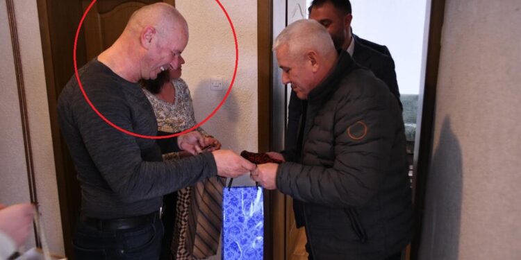 Xhelal Sveçla dhe Elbert Krasniqi urojnë në shtëpinë e të dyshuarit për korrupsion në Brezovicë