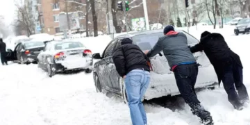 Policia me apel për shoferët: Vozitni me kujdes në rrugët e mbuluara me borë