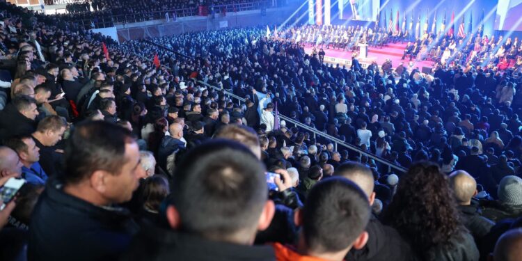 Haradinaj: Lista e Koalicionit për Kosovën Fituese është një kombinim i mrekullueshëm me emra të njohur të dijes e të politikës