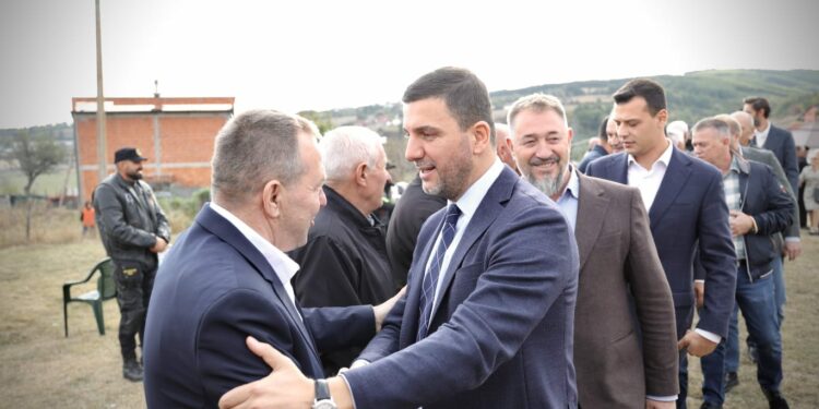 Krasniqi e uron Gucatin për zgjedhjen në krye të OVL-së së UÇK