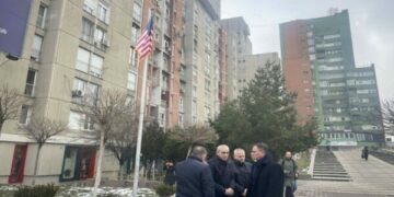 `Miqtë e Amerikës` vendosin flamurin e ri te shtatorja e Clintonit