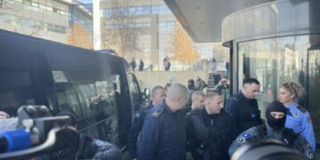 Nën masa të rrepta sigurie, të akuzuarit për vrasjen e Liridona Ademajt arrijnë në Gjykatë