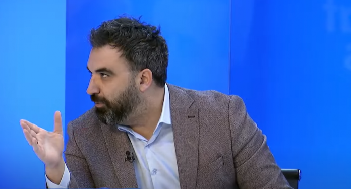 Kurti tha se i jep dy zemra Mitrovicës, Mehmetaj: Mos shpif, ti s’qëllove në asnjë luftë