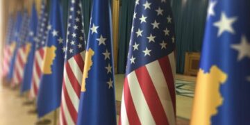 Ambasada e SHBA-së: Veprimet e sotme të Qeverisë së Kosovës në kundërshtim me këshillat tona, dobësojnë besimin, mund të minojnë të ardhmen euro-atlantike